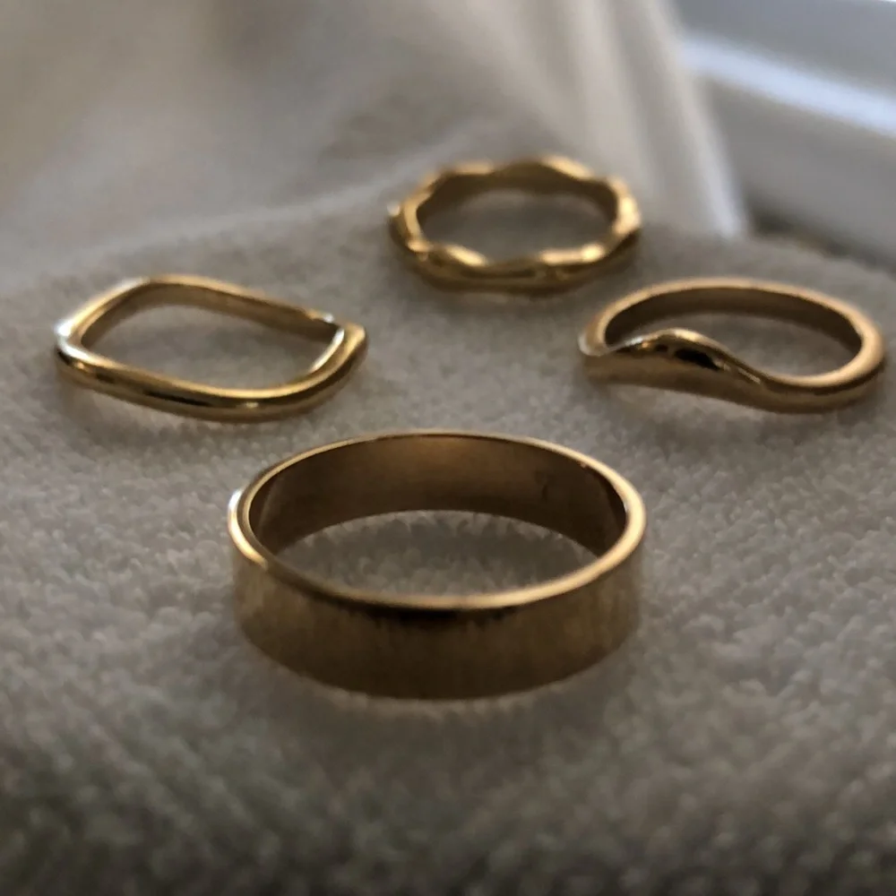 Gold look rings 3 are from & Other Stories  like new worn once or twice FUN LOOK - Picture 4 of 5
